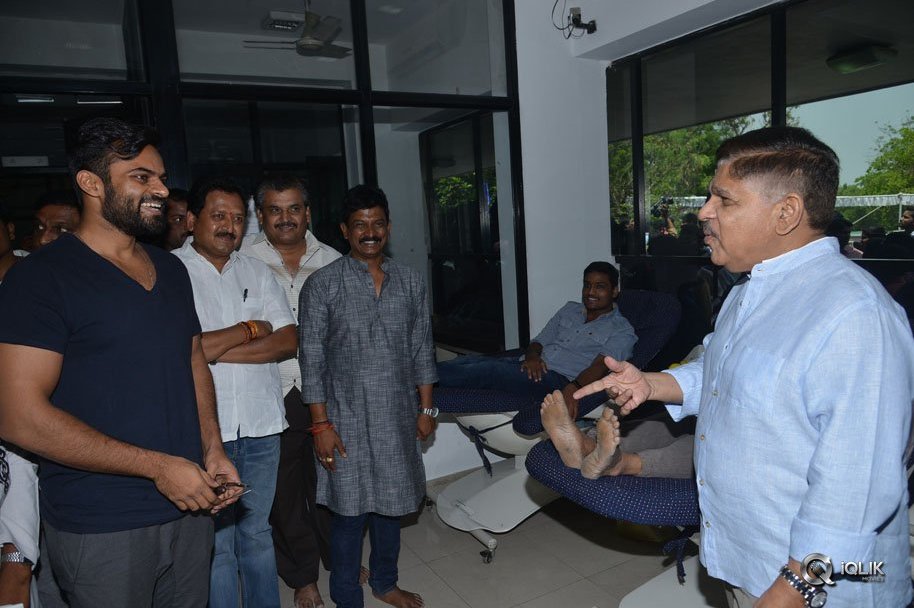 Ram-Charan-Birthday-Celebrations-At-Chiranjeevi-Blood-Bank